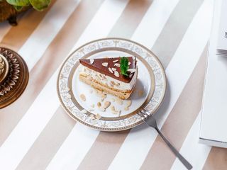 Торт грушевий з рікотою та карамельним суфле (100g)