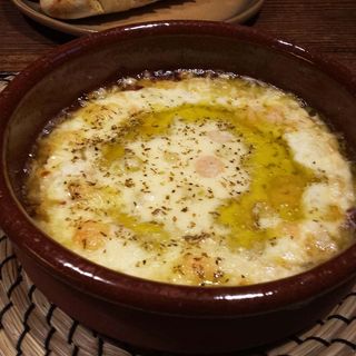 Tapita provolone fundido  con Tomate Y Orégano