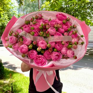 Букет з півонієподібних троянд «Місті» в рожевому стилі