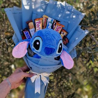Stitch هدية مع شكلاطة متنوعة 
