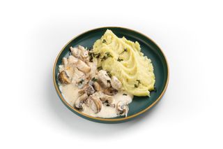 Курица в сливочном соусе с пюре