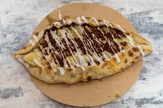 Pide sa mesom