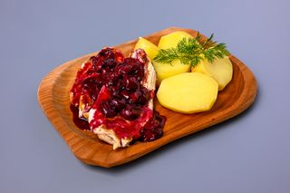 Piept de pui cu sos de vișine și cartofi copți- 500gr