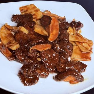 50. Manzo con funghi e bambù