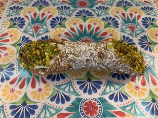 Cannolo siciliano al pistacchio di Brönte