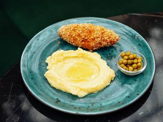 Котлета по-київськи з картопляним пюре 320г