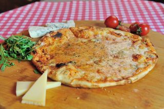 Pizza sa 4 vrste sira mini