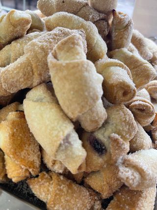 Печиво рогалики зі смородиною