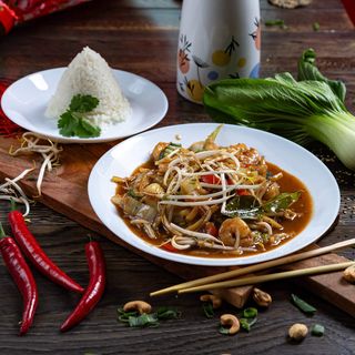 61. Krewetki z czosnkiem, trawą cytrynową i chilli