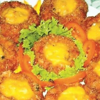 Kotlet mielony z wieprzowiny, śliwek suszonych i serem