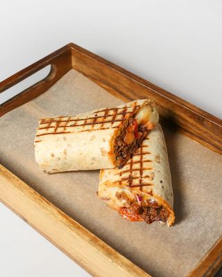 Буріто з телятиною та гострою квасолею (240г)