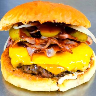 Zestaw: Bekon Burger + duże frytki + napój