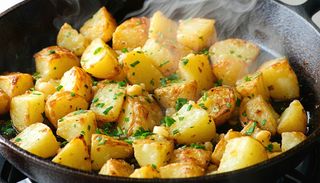 Картофи соте с масло и чесън