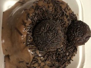 Mini vulcao de brigadeiro