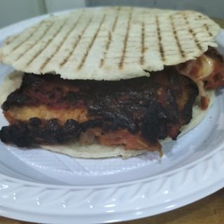 Puccia con parmigiana di melanzane più bevanda