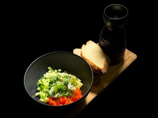 Окрошка з лососем (330/30/30/10г)