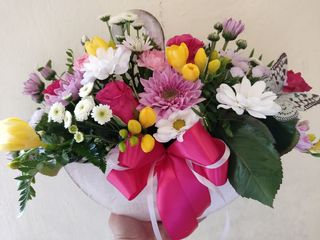 FlowerBox w naczyniu drewnianym