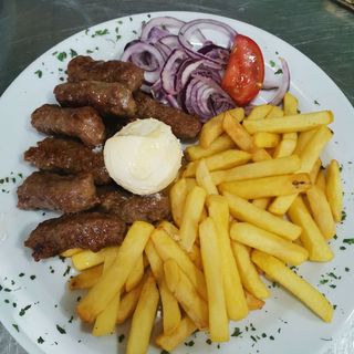 Ćevapi na kajmaku