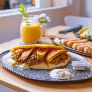 Cachapa Especial De Ternera Desmechada