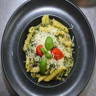 47. PENNE Z KURCZAKIEM I SZPINAKIEM