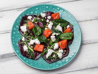 Запечений буряк з лососем слабої солі та сиром Фета (165/50g)