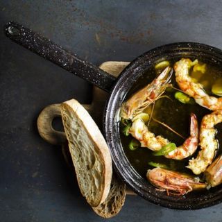 Скариди в зехтин с чесън