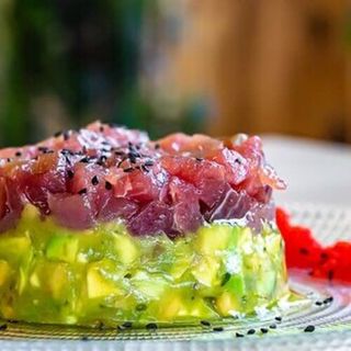 43. Tartar De Atún Y Aguacate Picante