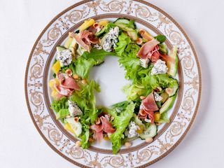 Салат з ананасом, прошуто, горгонзолою та авокадо (260g)