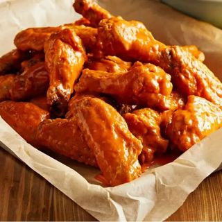 Buffalo Wings (alitas con salsa buffalo 7 ud.)