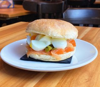 Bocadillo De Salmón