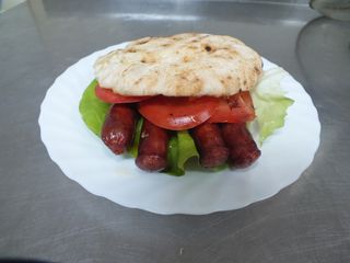 Sveža kobasica u somunu 250gr