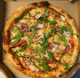 Pizza Romera średnia