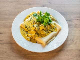 Naleśniki wytrawne z kurczakiem curry