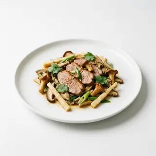 Anatra saltata con funghi e bambù