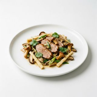 Anatra saltata con funghi e bambù