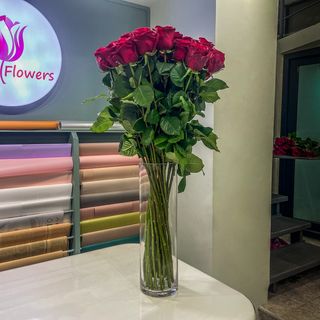 შუშის ვაზა 1 7054