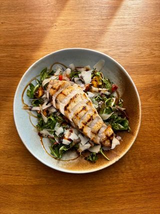 Salată gourmet cu pui