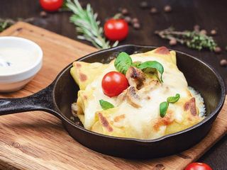 Млинці з куркою та грибами (360/30г)