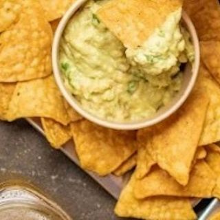 Nachos con guacamole