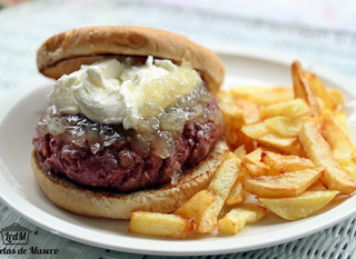 Plato hamburguesa con queso