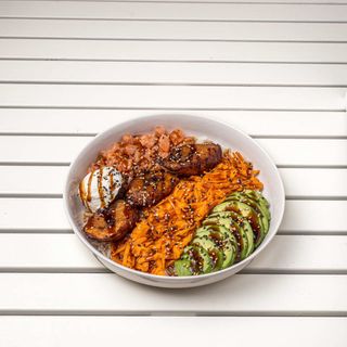 Bowl de salmón tropical