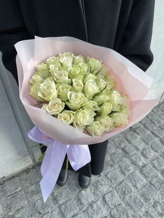 51 троянда "White Athena"