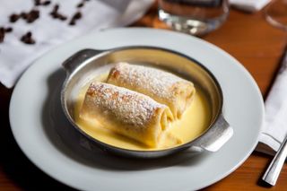 Clătite cu brânză şi smântână