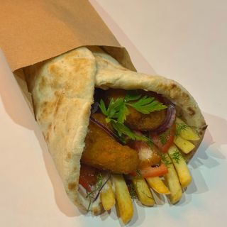 Гірос з нагетсами