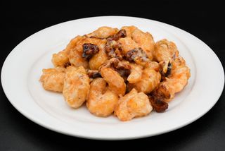 Gamberetti con miele e noci(核桃虾）