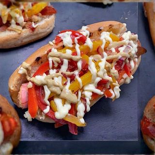 Panino wurstel formaggio patatine