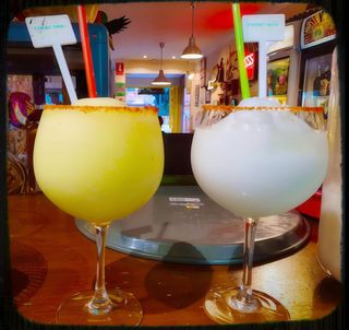 Margarita de fruta pasión  (16 oz.)