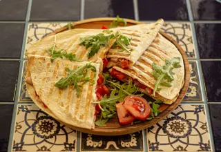 Мега сирна кесаділья з баликом (460г)