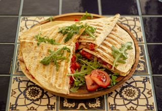 Мега сирна кесаділья з баликом (460г)