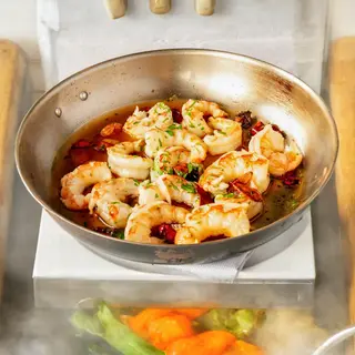 Colitas de gamba roja alistada al ajo-guindilla.